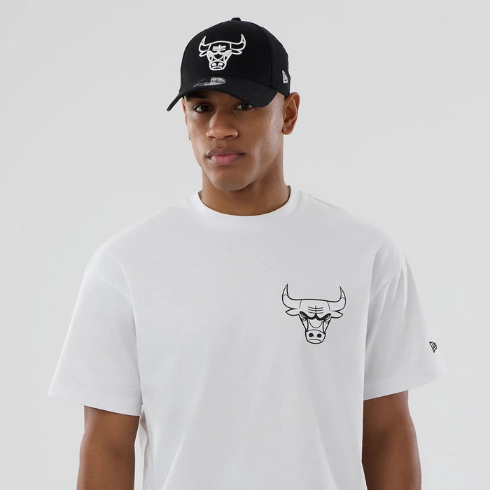 The model is wearing this NBA World Chicago Bulls T-Shirt in white. 6