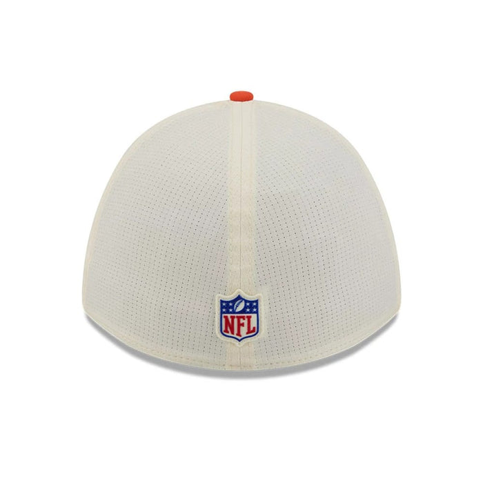 Pictured is this NFL Training 2026 Cleveland Browns 39THIRTY M-Crown Stretch Fit cap in white. 4