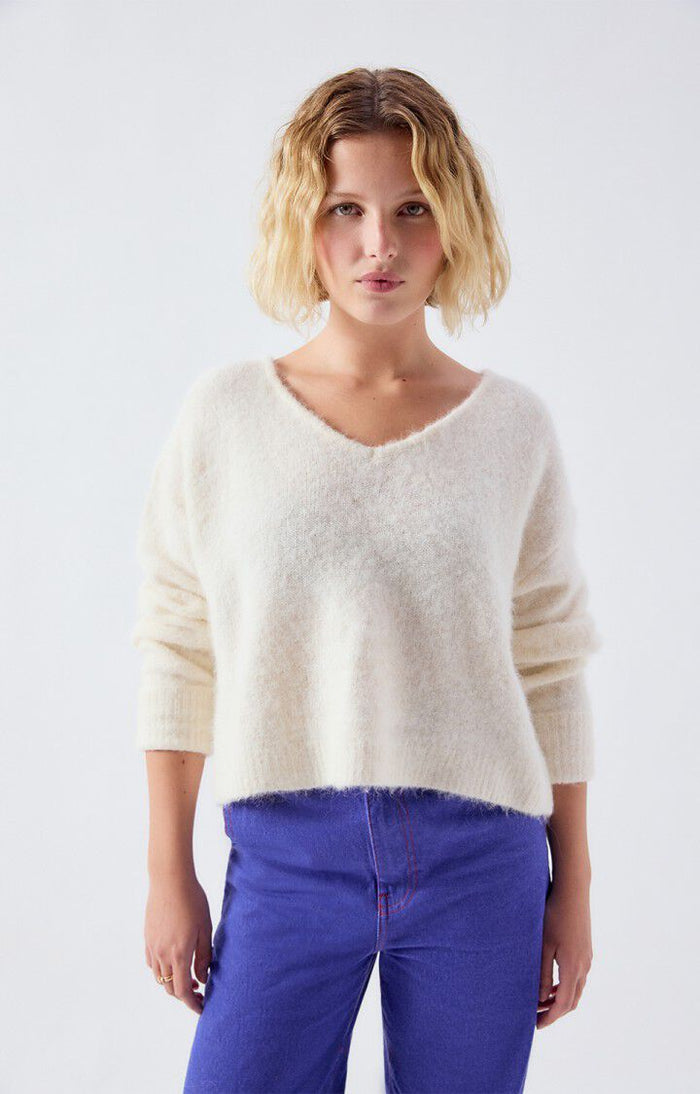 EAST V NECK JUMPER EAST18H in Mother of Pearl by American Vintage