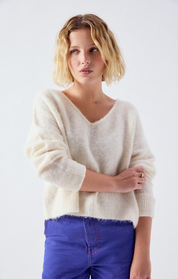 EAST V NECK JUMPER EAST18H in Mother of Pearl by American Vintage