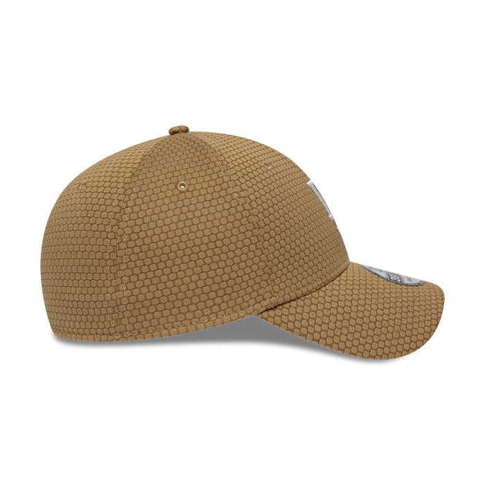 Pictured is this MLB Tech LA Dodgers 39THIRTY Stretch Fit cap in Beige. 6