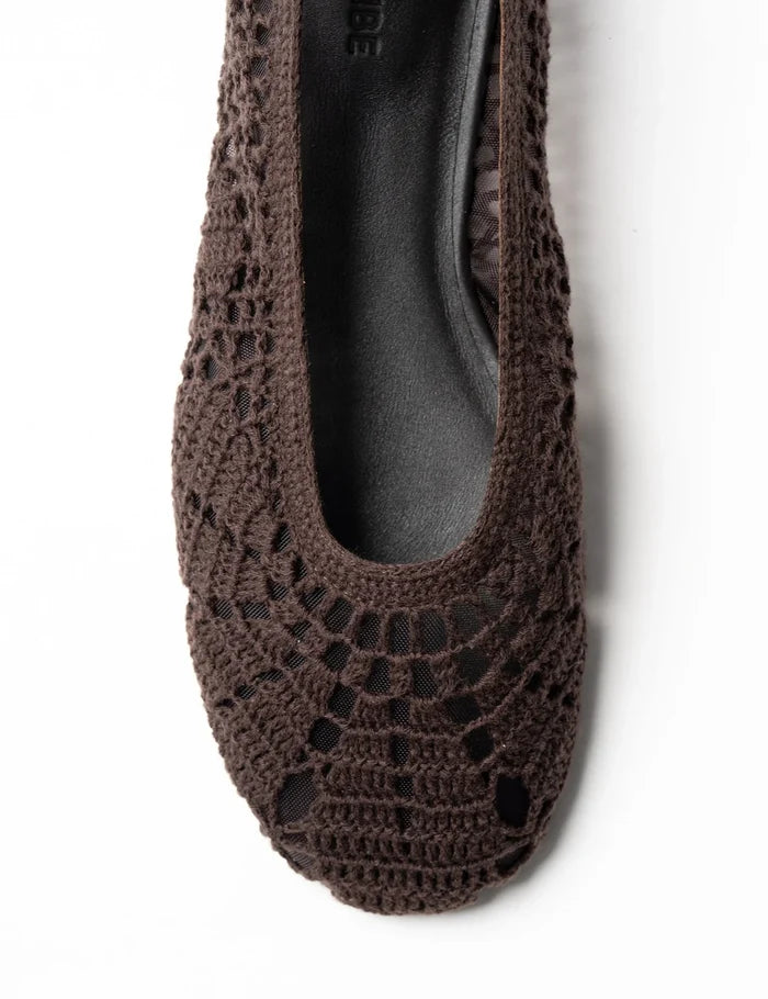 MOLLY FLAT | Brown - Darling & Domain