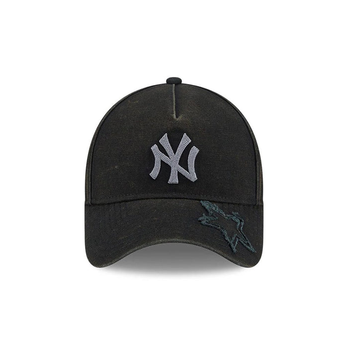 Pictured is this MLB Star Visor New York Yankees 9FORTY A-Frame cap in black. 2