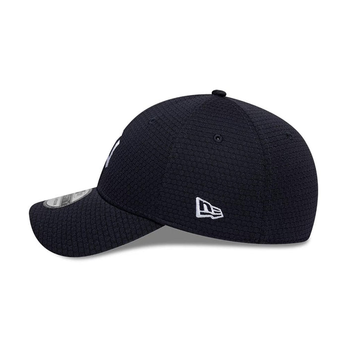 Pictured is this MLB Tech New York Yankees 39THIRTY Stretch Fit cap in navy. 4