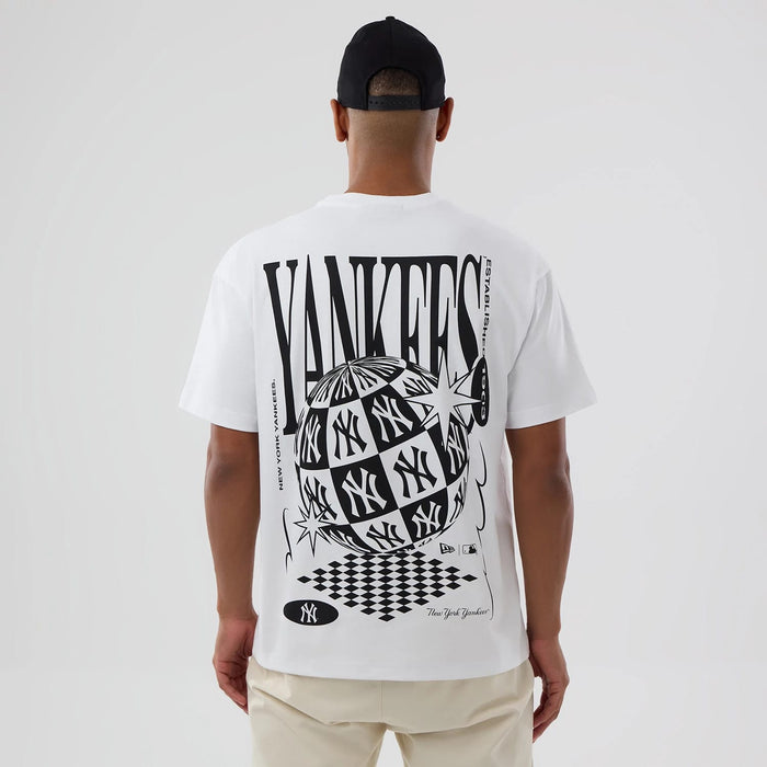 The model is wearing this MLB World New York Yankees T-Shirt in white. 2