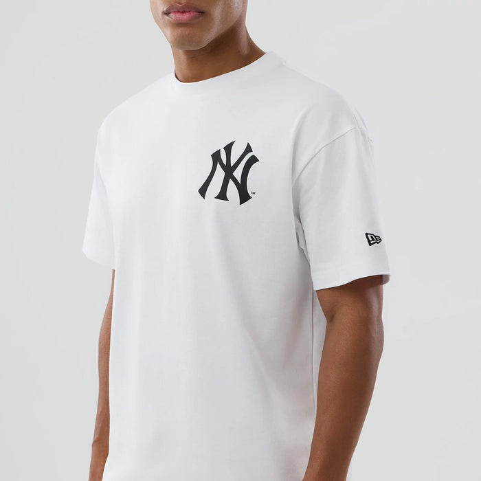 The model is wearing this MLB World New York Yankees T-Shirt in white. 7