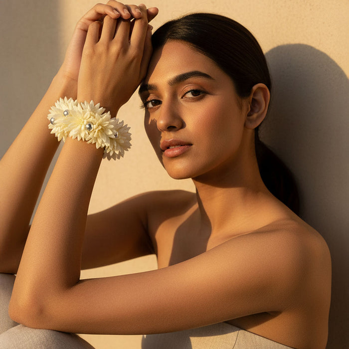 Fragrant mogra-inspired gajra scrunchie with delicate ghungroos for effortless festive styling