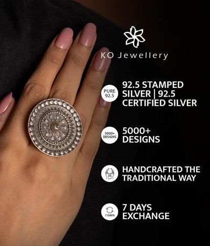 The Avanti Kemp Silver Finger Ring (Oxidised)