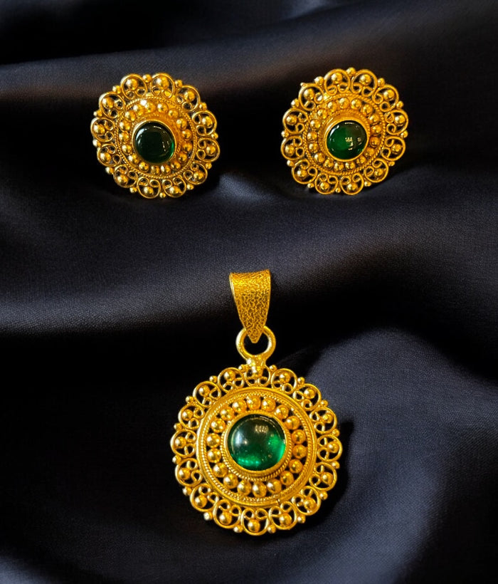 The Yuktvaa Silver Pendant Set (Green)