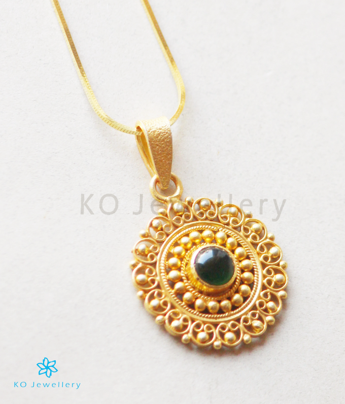 The Yuktvaa Silver Pendant Set (Green)