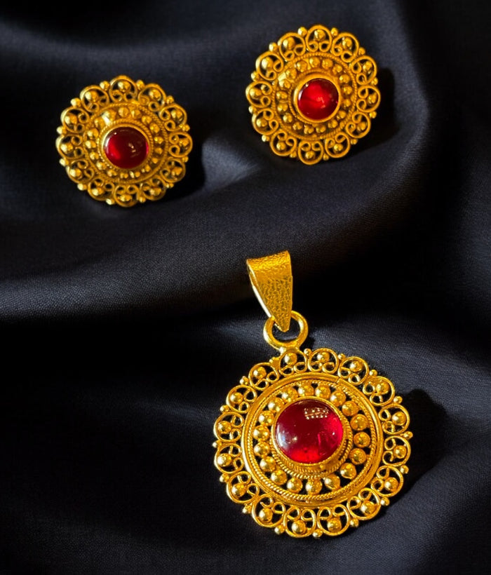 The Yuktvaa Silver Pendant Set (Red)
