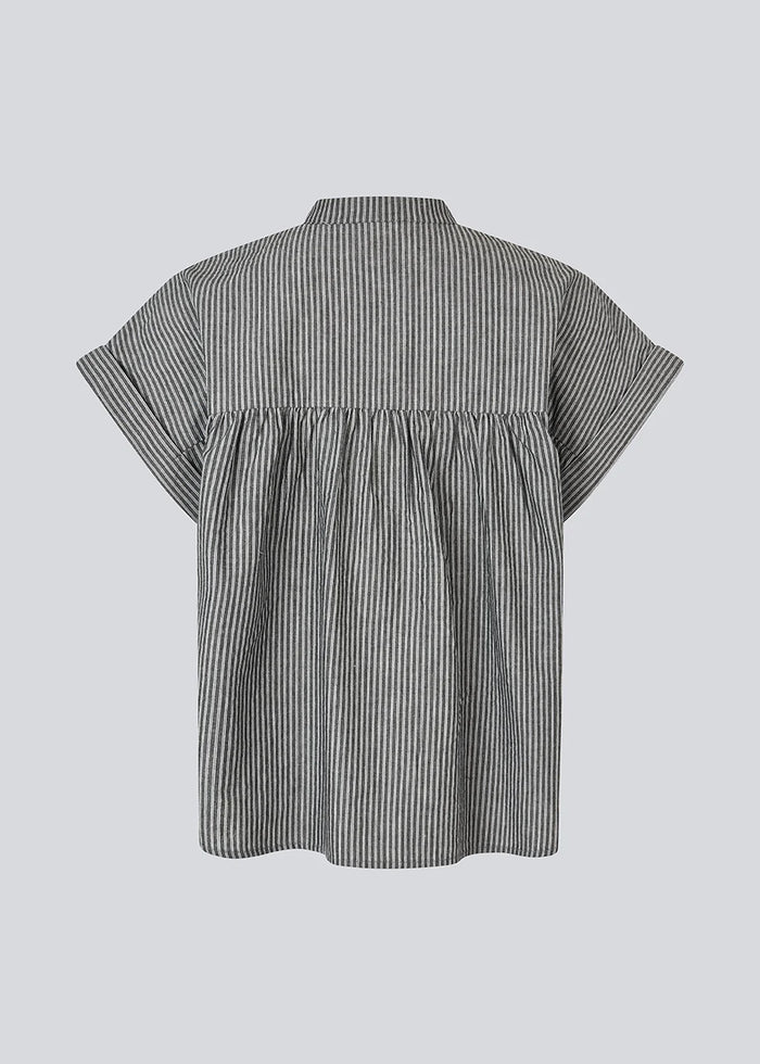 VALENTIN MD STRIPE TOP in Washed Black Stripe by Modstrom