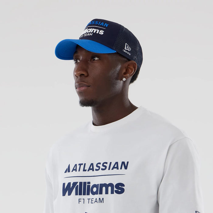 The model is wearing this Atlassian Williams F1 Team Oversized T-Shirt in white. 7